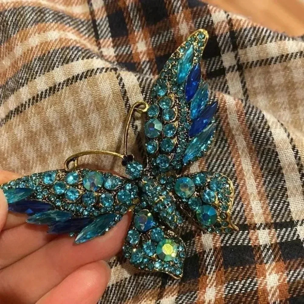 New Crystal Rhinestone Butterfly Insect Ladies Brooch - Picture 2 of 6